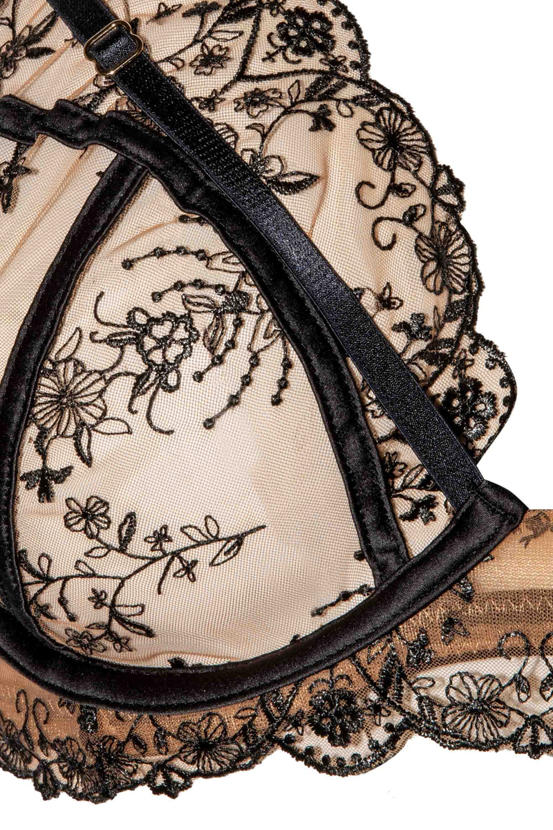 Playful_promises_cassia_plunge_bh_string_detail_missq