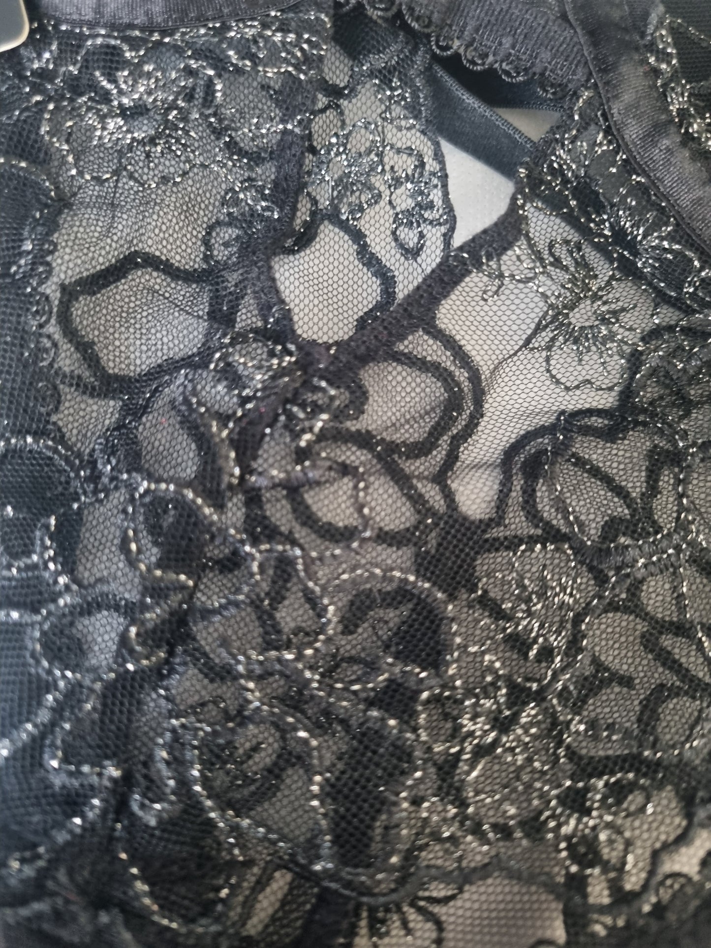 Eden Body – Verleidelijke Halter Body in Zwart of Rood