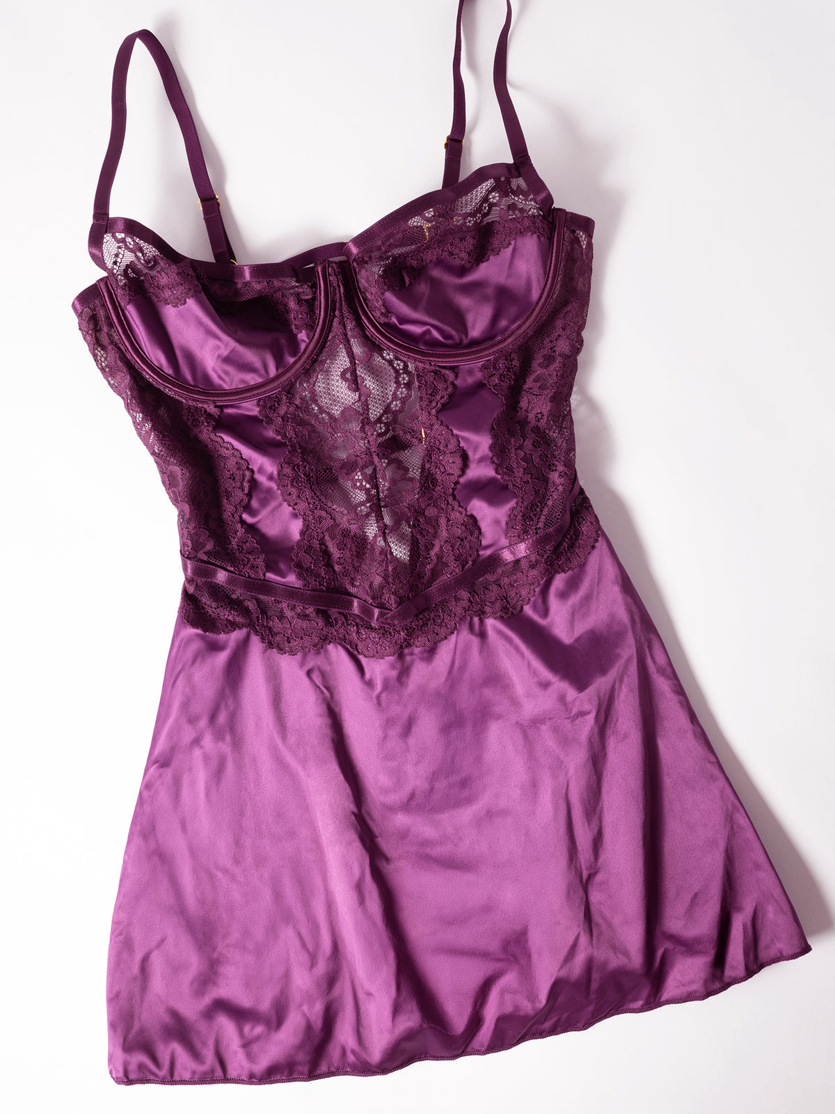 Bonnie Chemise – Satijnen Lingeriejurk met Kant & Beugelcups