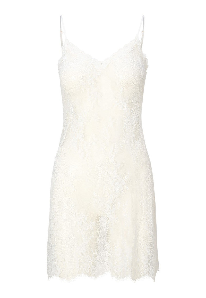 Ivory Illusion Chemise – Verfijnde kanten nachtjurk met kruisbandjes