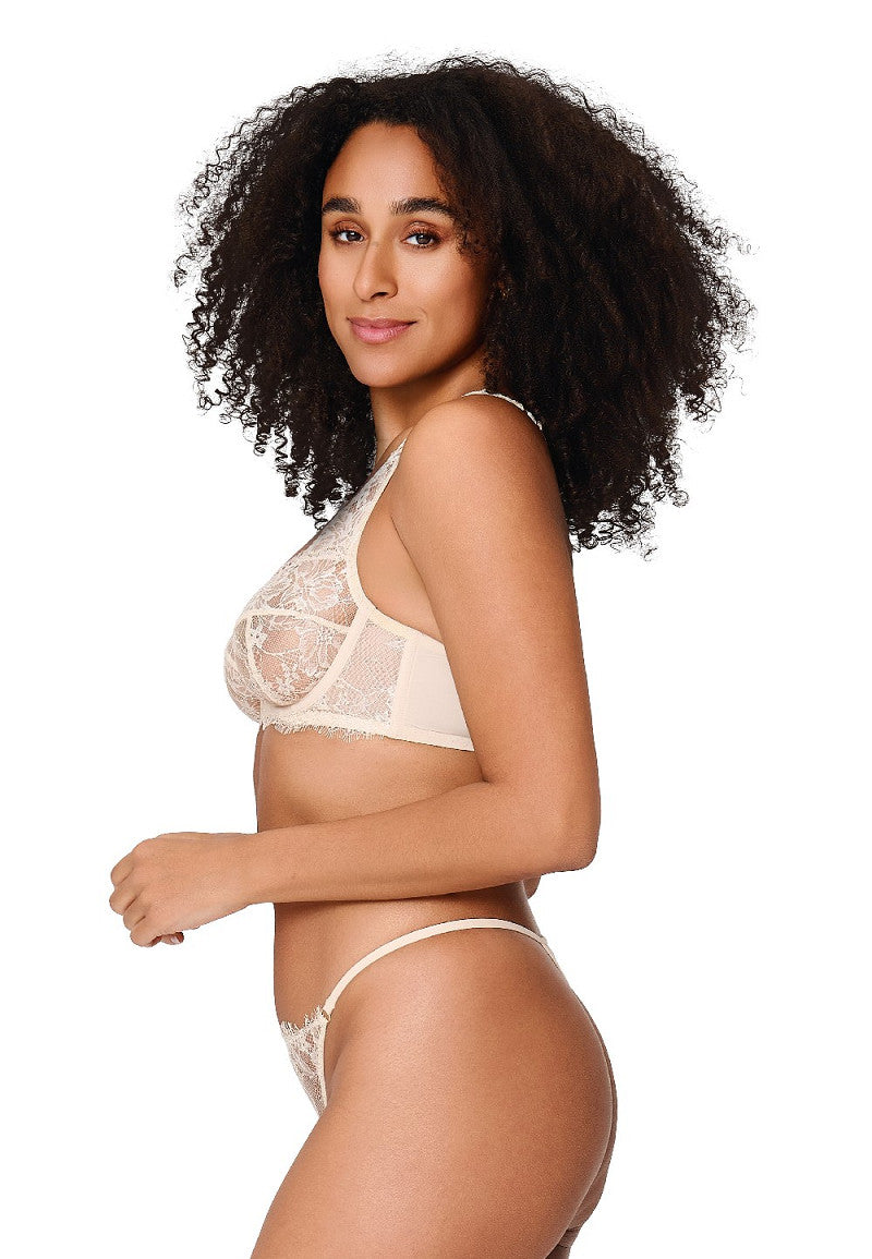 Beautiful Beige String – Sensuele Kanten String met Gouden Accenten