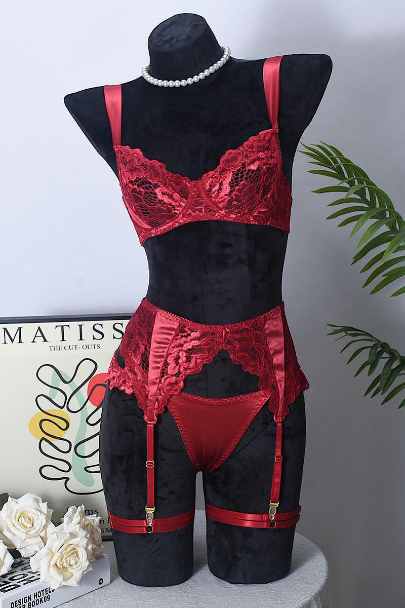 Coco_rode_kanten_lingerie_set_missq_lingerie