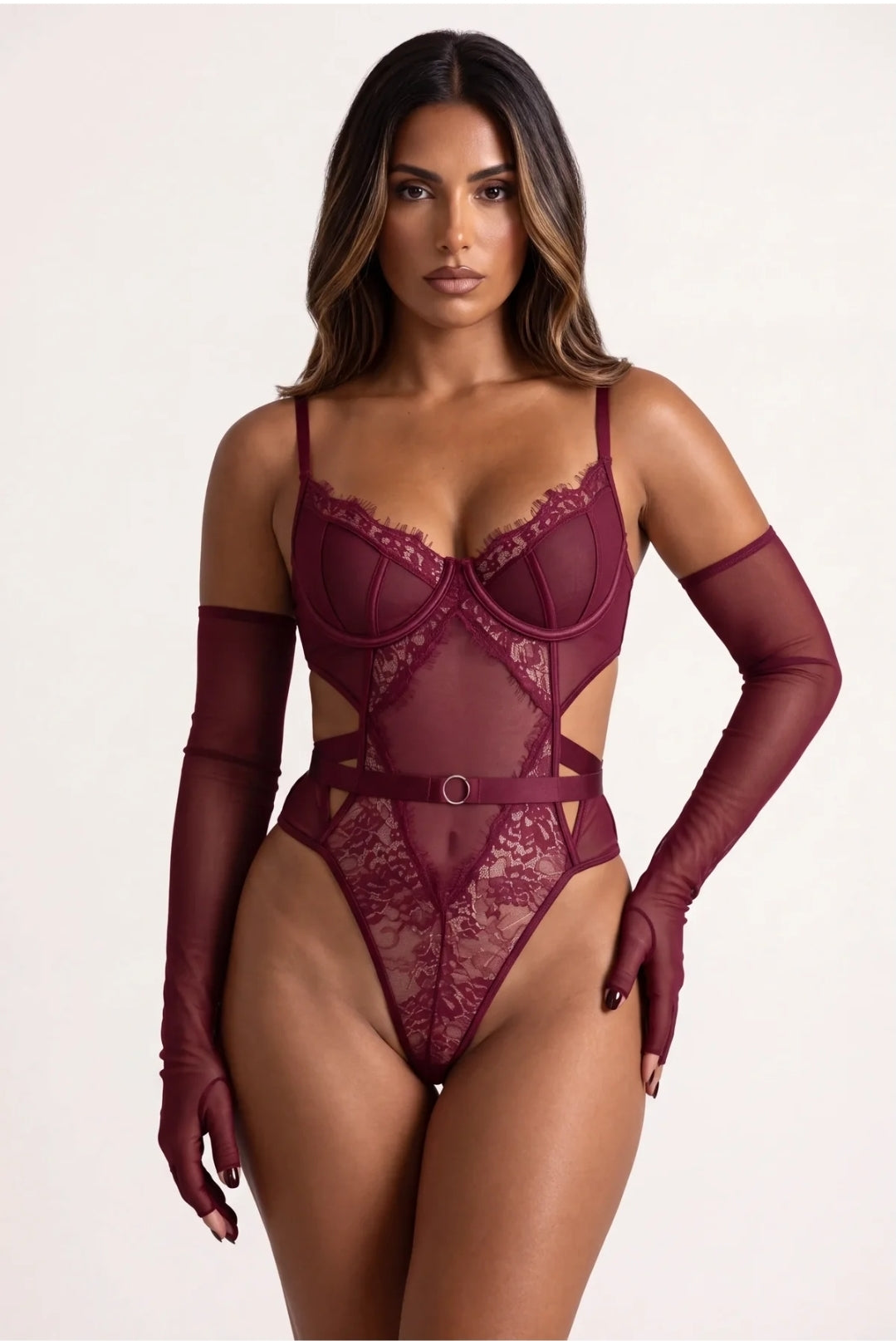 Gia_bordeaux_rode_bodysuit_handschoenen_missqlingerie
