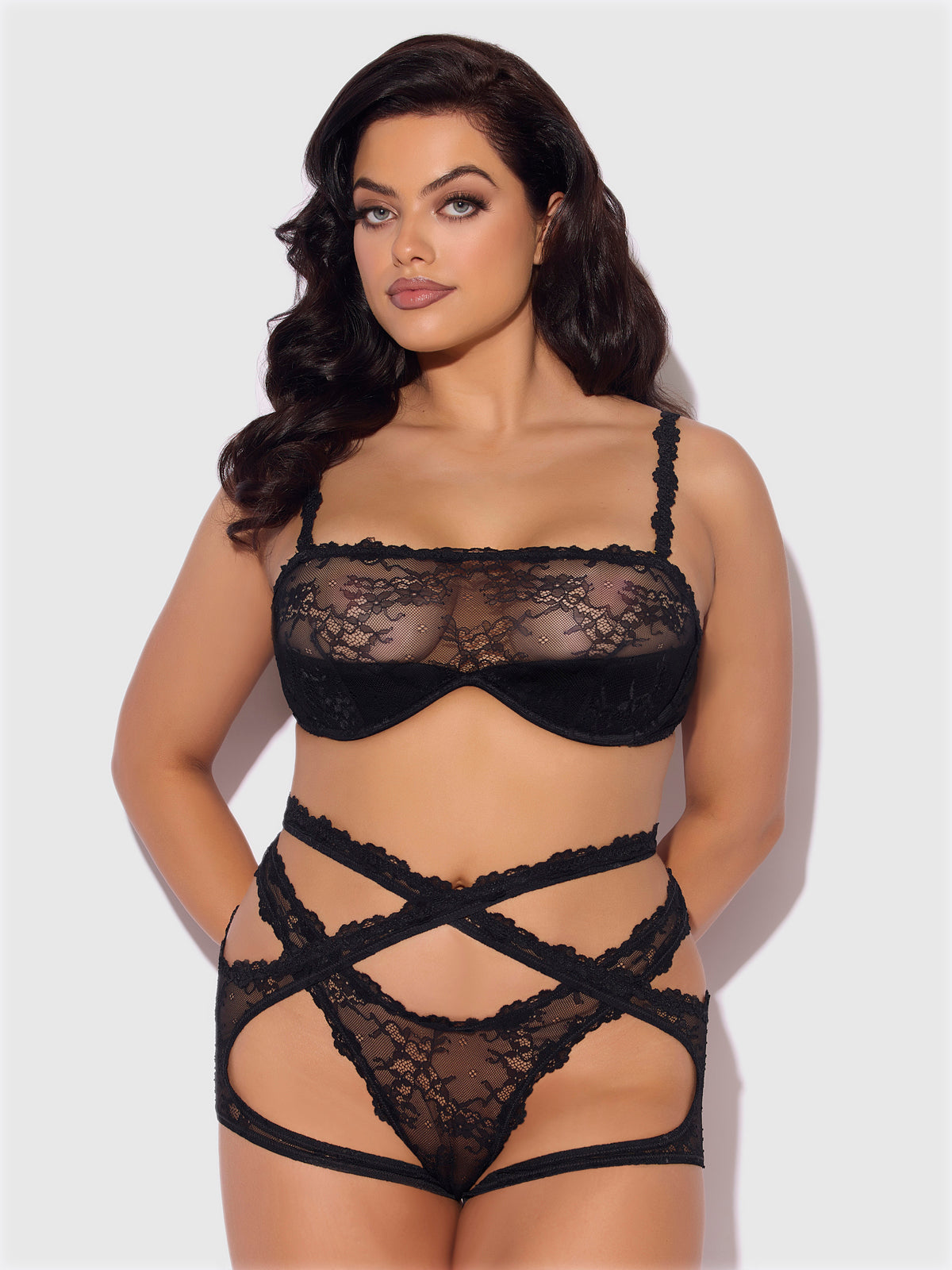 Yvone kanten lingerieset – Luxe BH,  String & Jarretelgordel – Zwart of fuchsia
