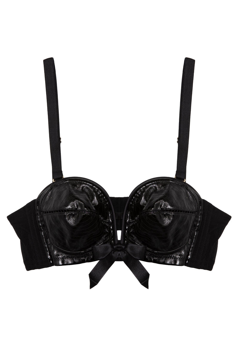 Genevieve Beugelbeha – Retro Lingerie met een lak touch