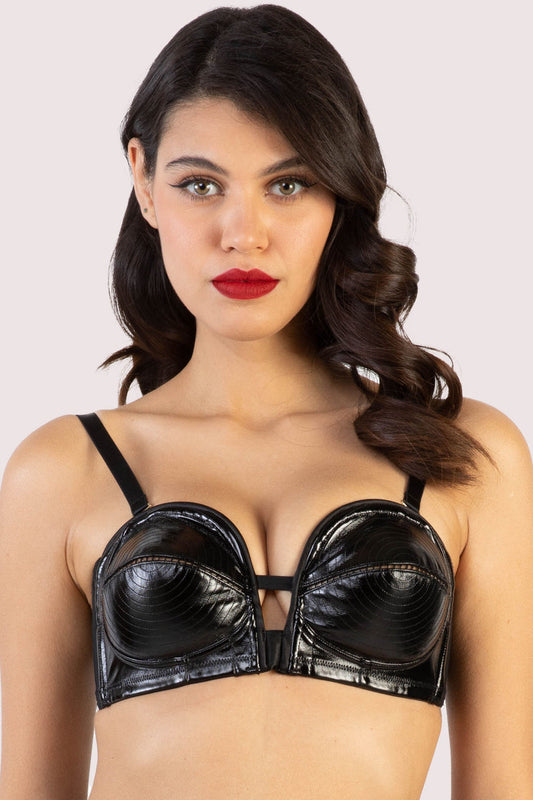 Genevieve Beugelbeha – Retro Lingerie met een lak touch